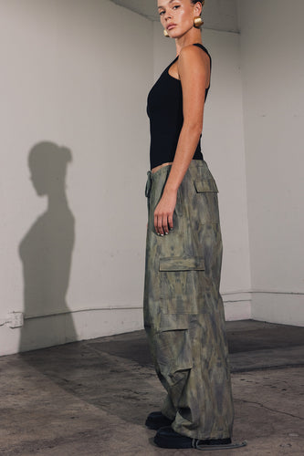 PARACHUTE PANT - CAMO (Limited Edition)